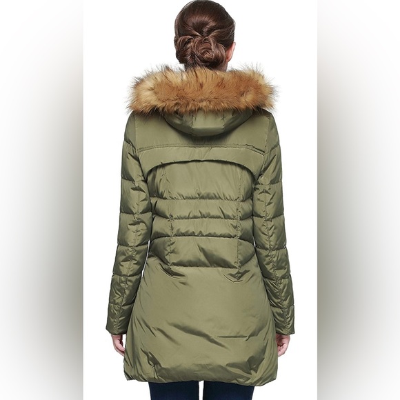 Orolay Women's Winter Down Jacket with Faux Fur Trim Hood - Picture 2 of 6